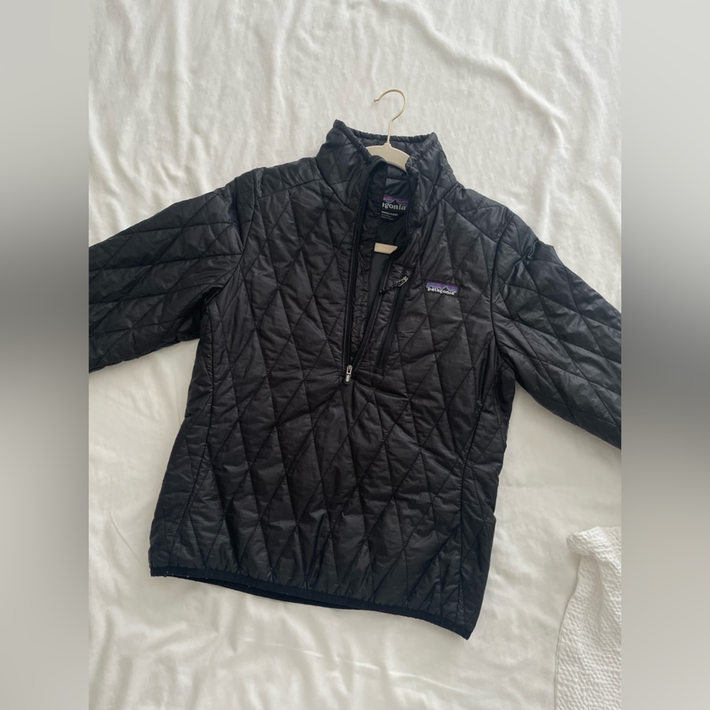 Patagonia 1/2 zip quilted black jacket